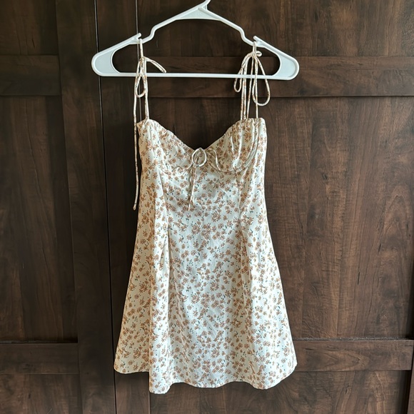 Dresses & Skirts - princess polly floral dress